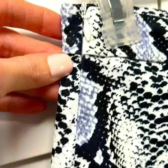 SHEIN Snakeskin Pull On Stretch Mini Skirt Size 5 - Picture 4 of 5